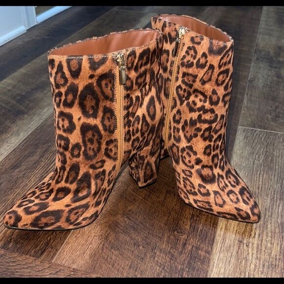 Suede Leopard Print Ankle Booties with Chunky Block Heel Sz 7 - Picture 2 of 6